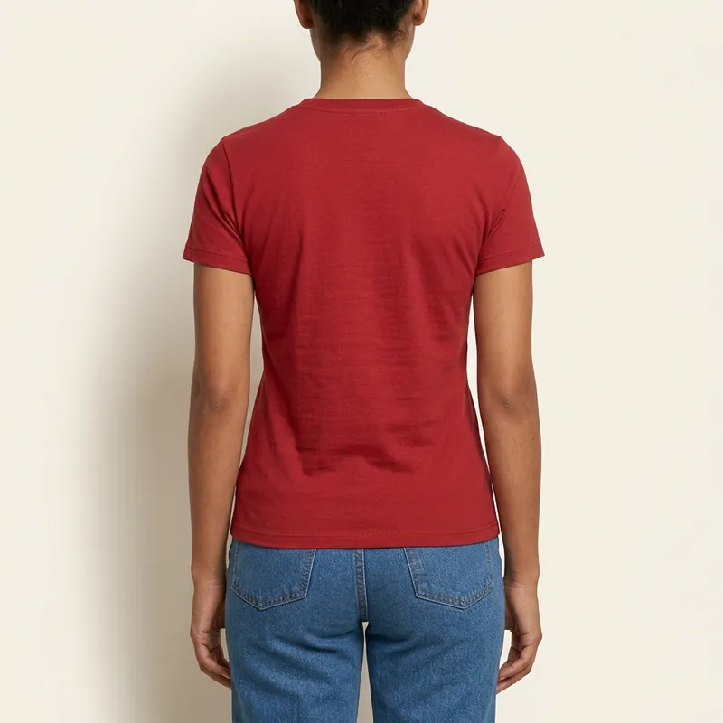 Camiseta babylook vermelha, vista das costas