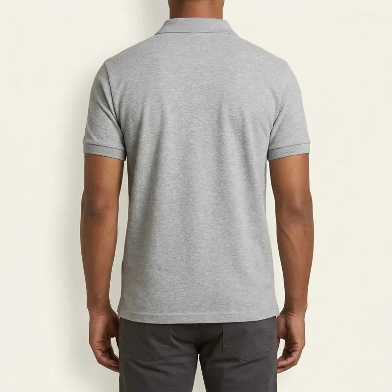 Polo cinza mescla masculina, vista das costas